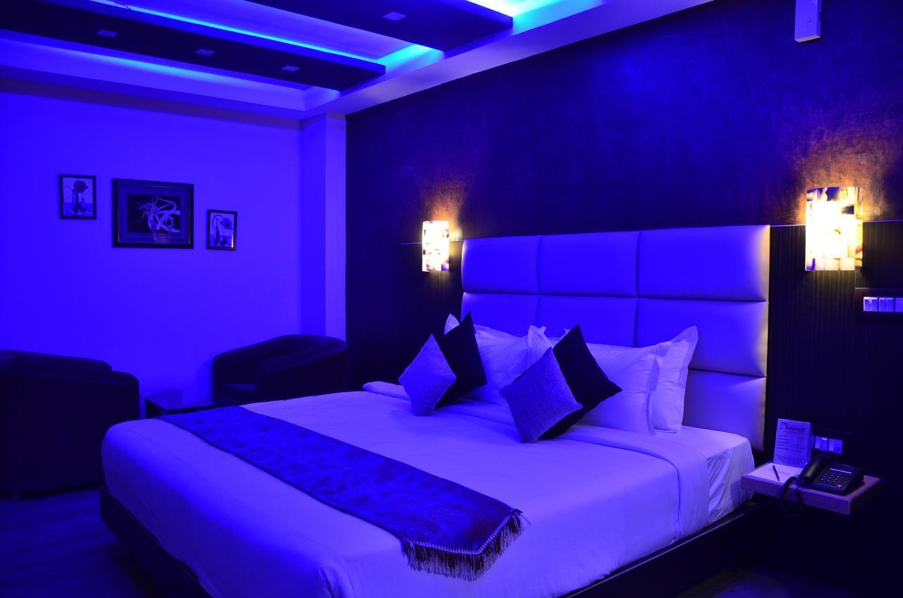 Dolphin Chocolate Inn Chandannagar Exterior foto